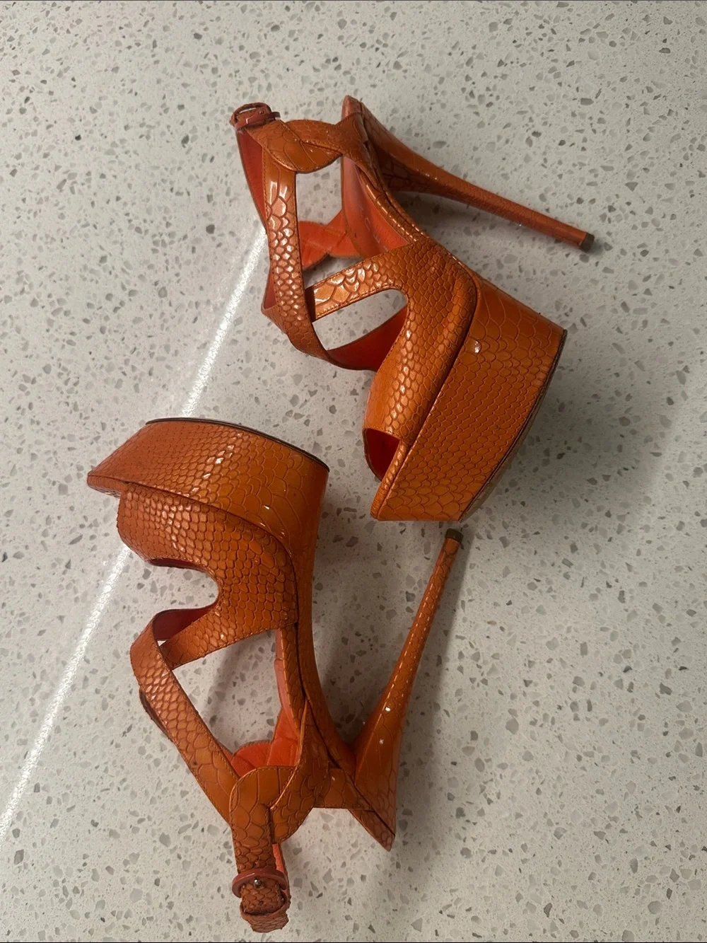 Casedi platforms embossed patent 37.5